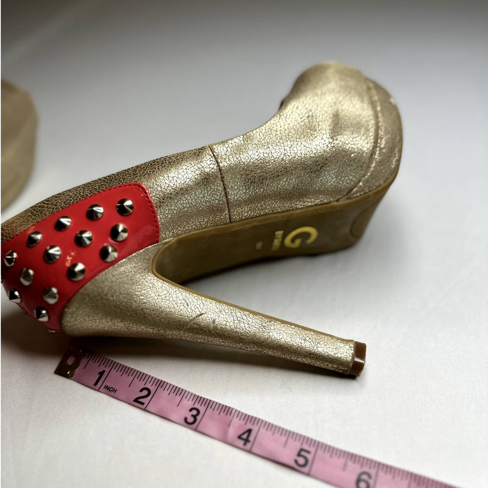 G BY GUESS OPEN TOE PLATFORM HEELS GOLD STUDS SIZE 6 - Picture 9 of 9